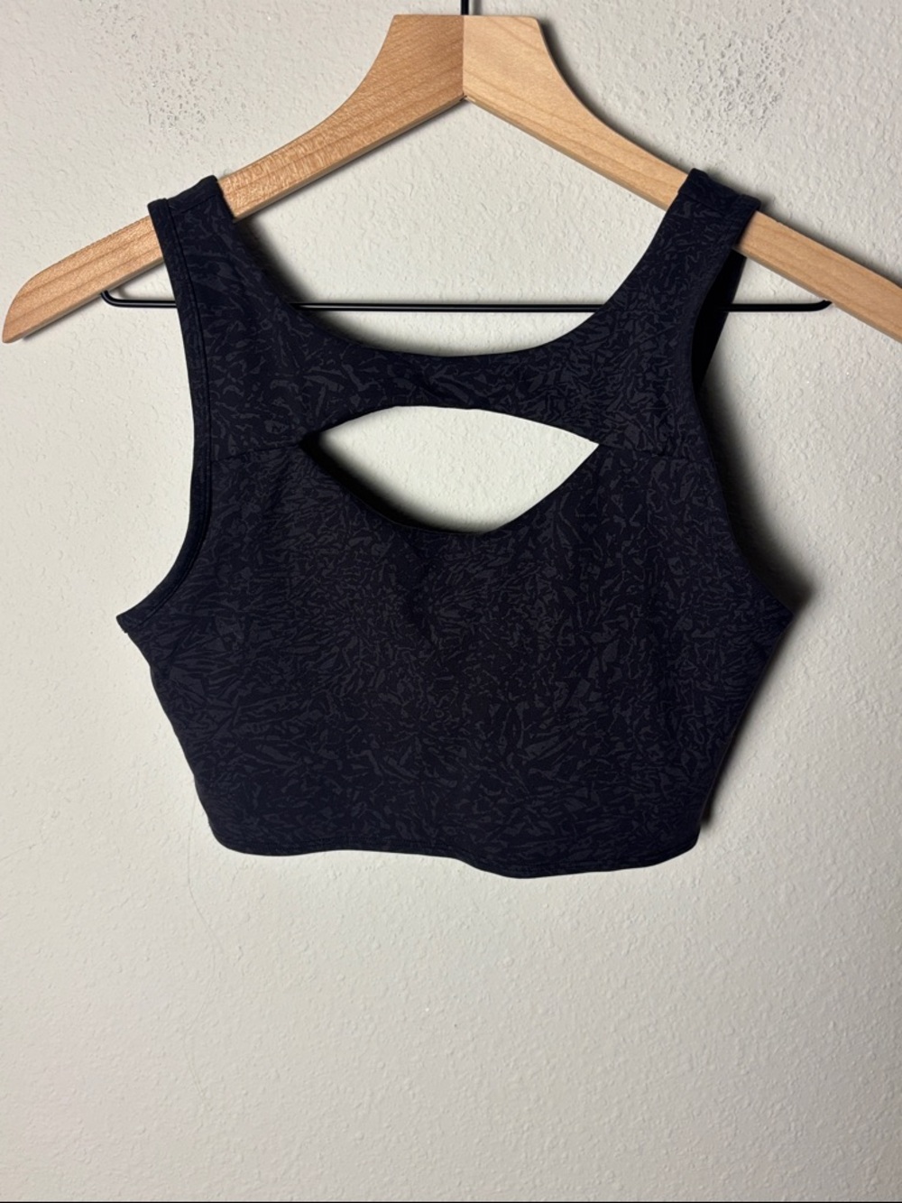 Lululemon Everlux Cut-Out Train Bra *Medium Support, B/C Cups Crunch Black